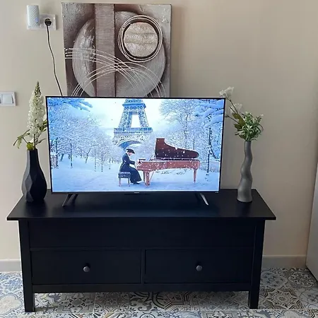 דירה Luxury Estudio Ch&h בנאלמדנה